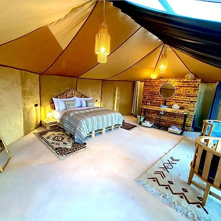 ホテル Sky View Camp メルズーガ エクステリア 写真