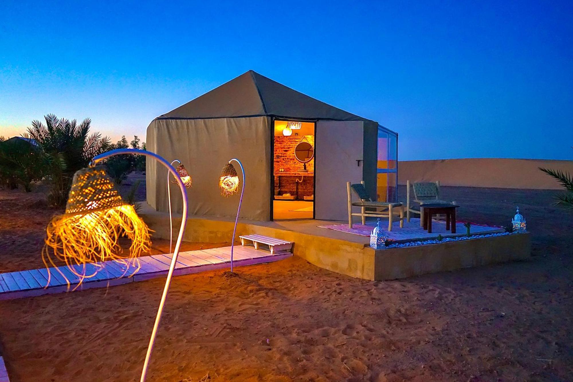 ホテル Sky View Camp メルズーガ エクステリア 写真