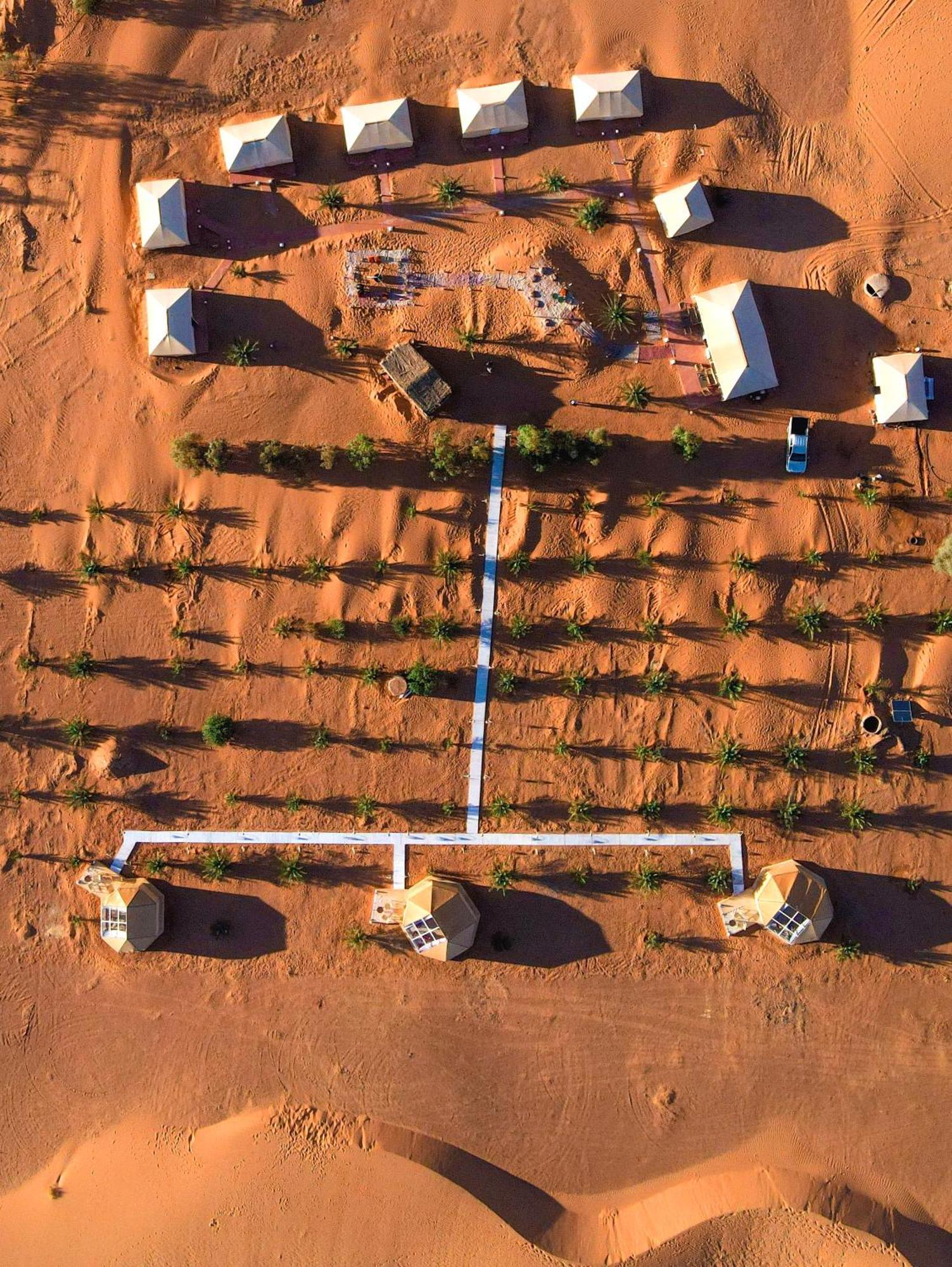 ホテル Sky View Camp メルズーガ エクステリア 写真