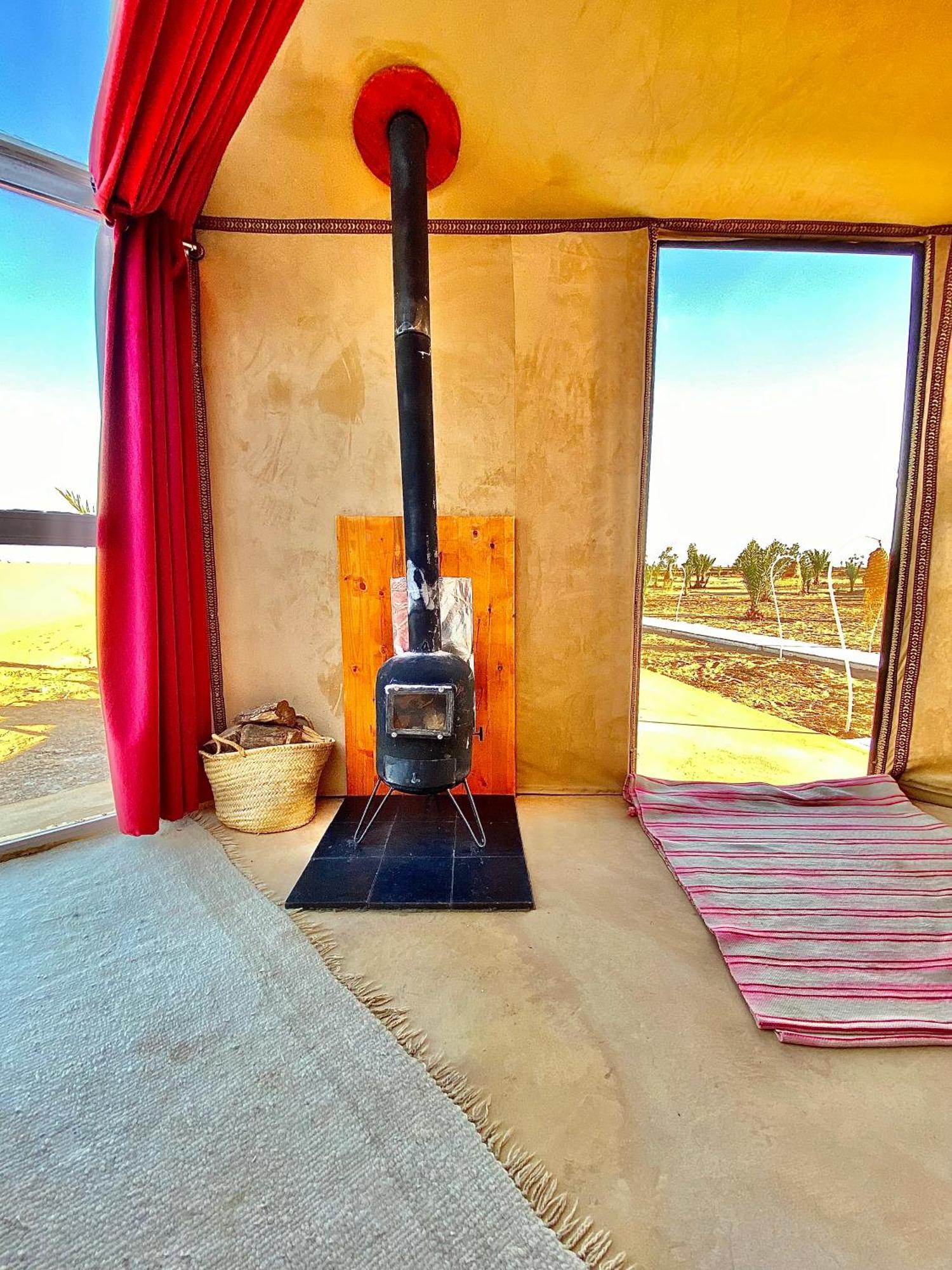ホテル Sky View Camp メルズーガ エクステリア 写真